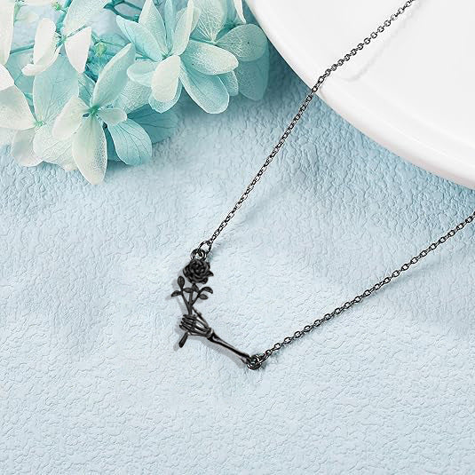 Retro Fashion S925 Hand Rose Pendant Necklace