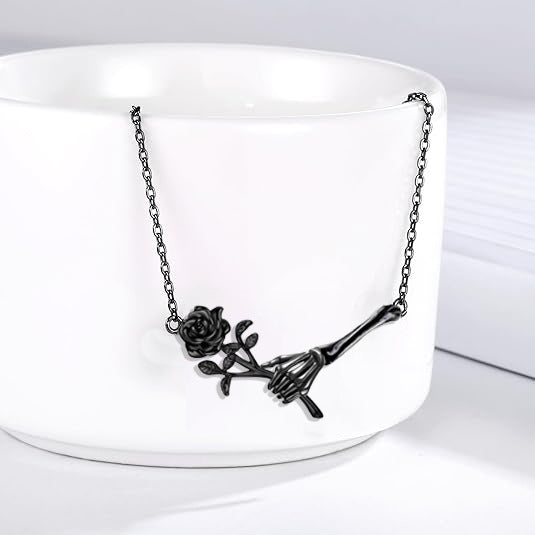 Retro Fashion S925 Hand Rose Pendant Necklace